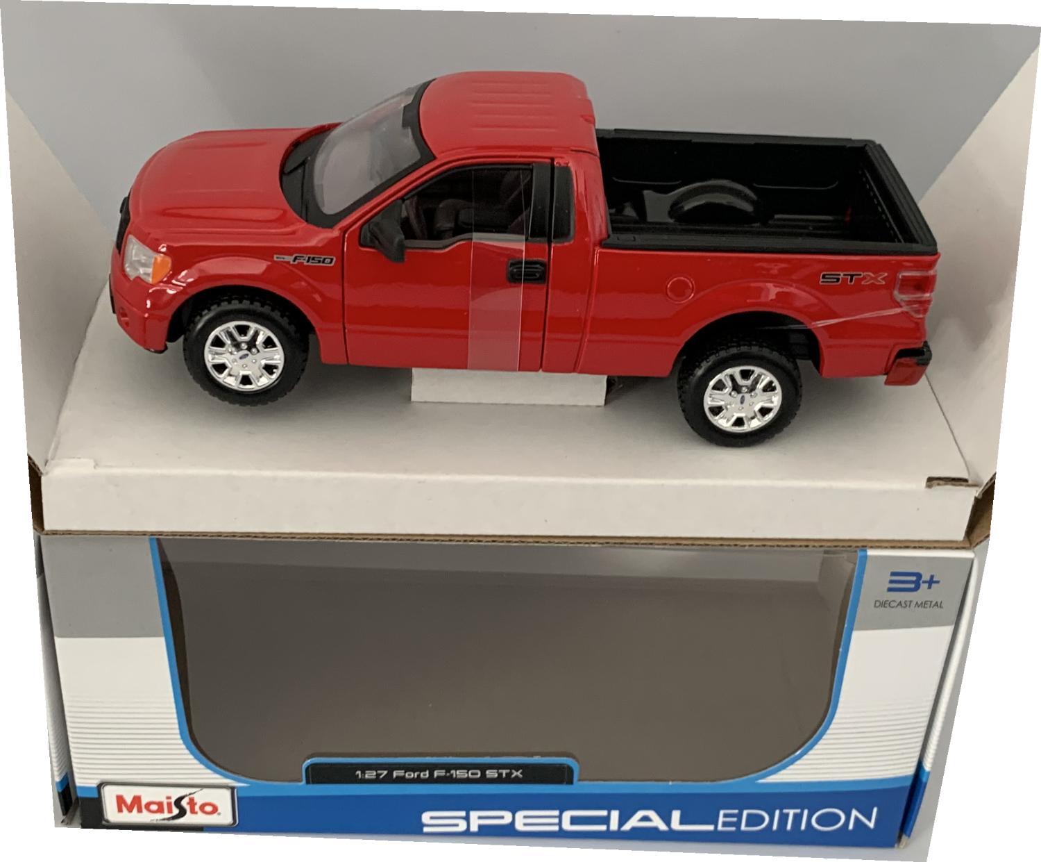 An excellent scale model of the Ford F-150 STX with high level of detail throughout, all authentically recreated. The model is presented in a window display box, the car is approx. 20 cm long and the presentation box is 23 cm long