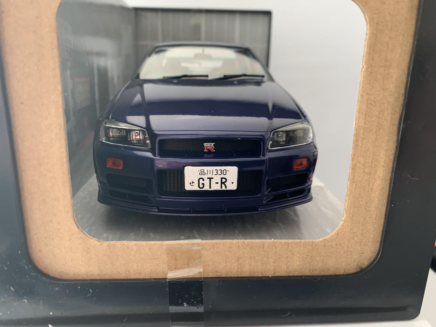An excellent scale model of the Nissan Skyline GT-R (34) with high level of detail throughout, all authentically recreated.  Model is presented in a window display box.