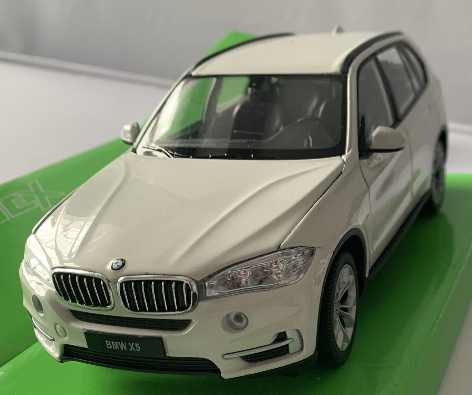 An excellent scale model of a BMW X5 decorated in white with silver alloy wheels. Other trims are finished in chrome, black and silver. Features include opening driver and passenger doors,