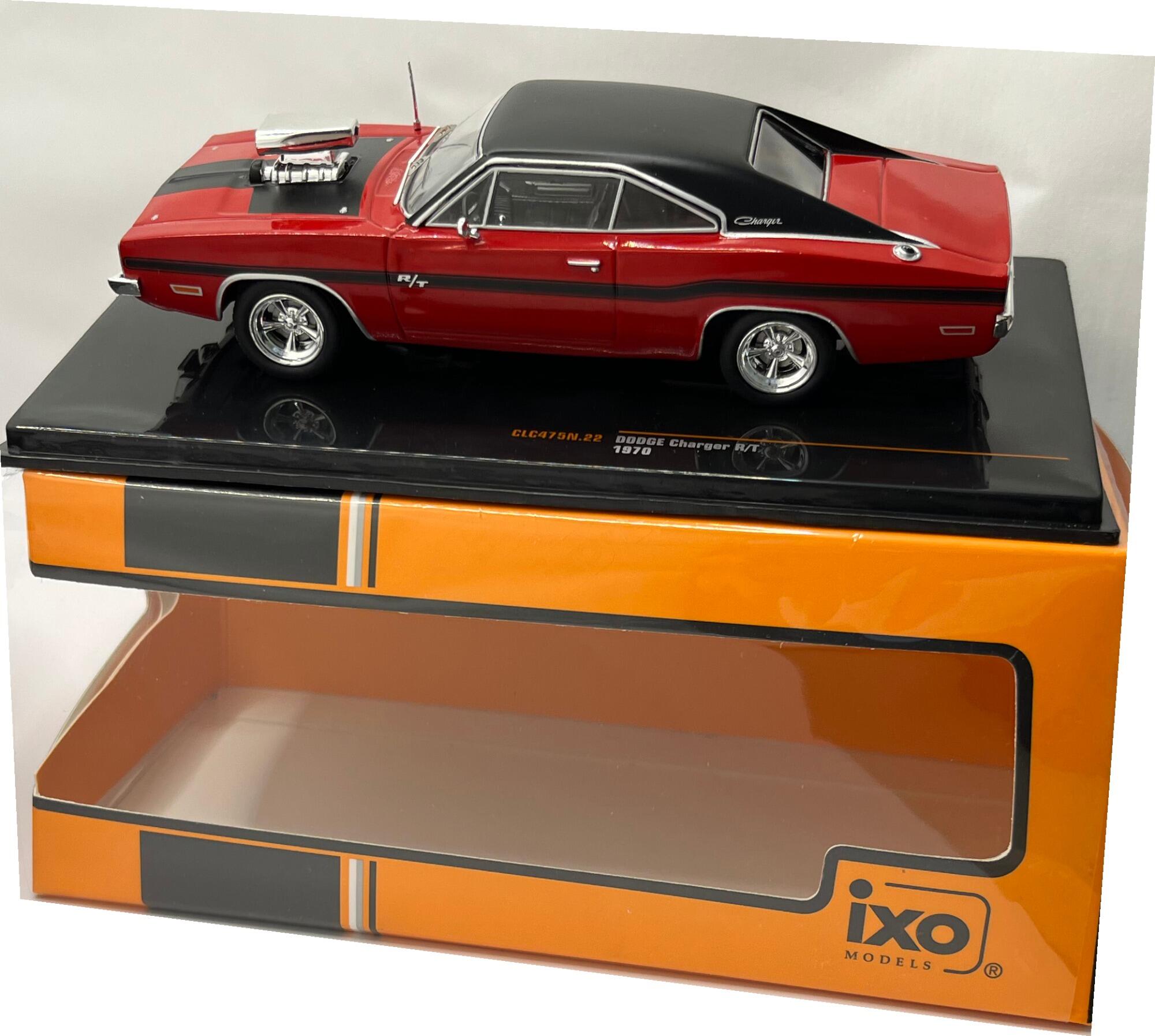 Dodge Charger R/T 1970 in red, 143 scale diecast classic American car