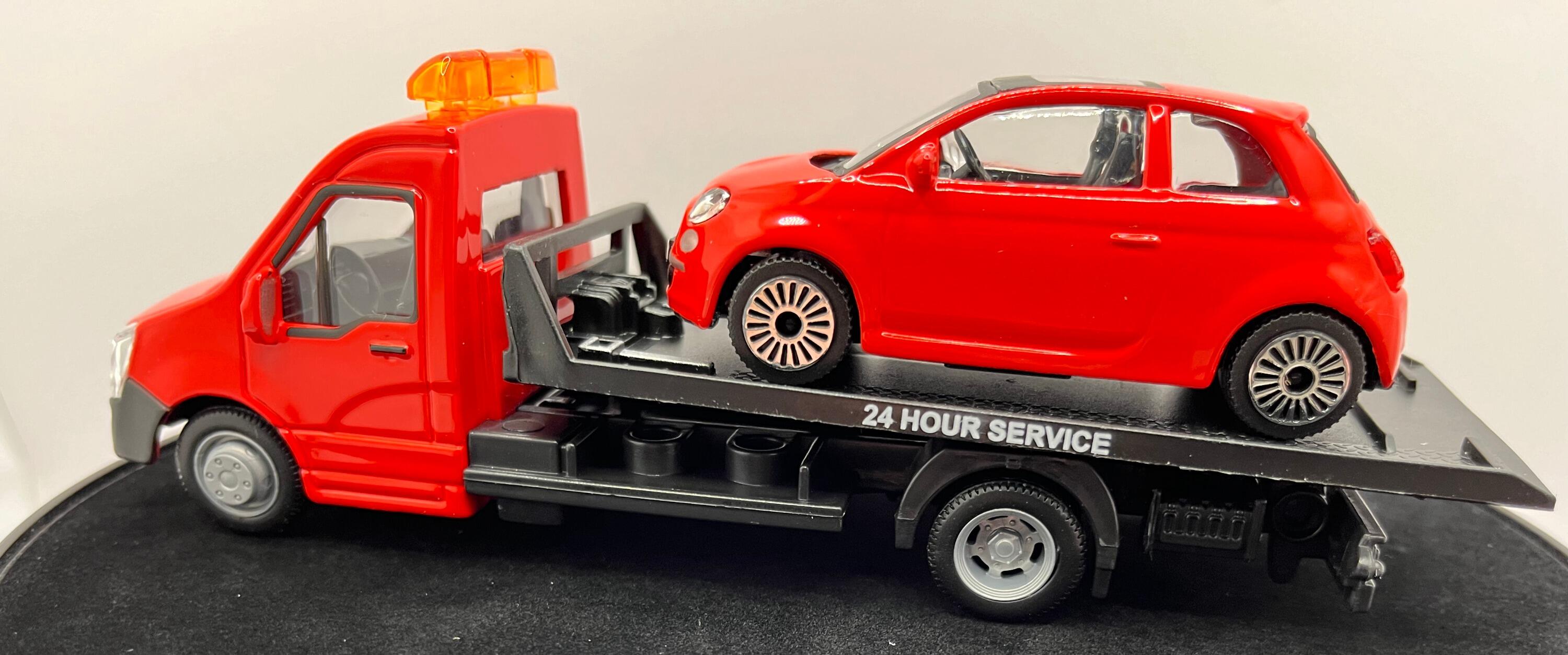 Flatbed Transporter with Fiat 500  in red, 1:43 scale diecast models from Bburago, BB18-31402