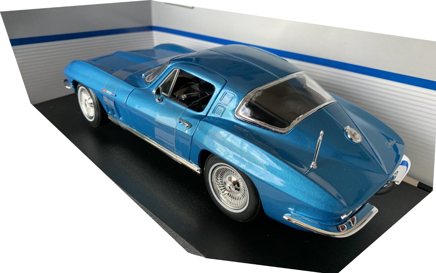 Chevrolet Corvette 1965 in metallic blue 1:18 scale model from Maisto
