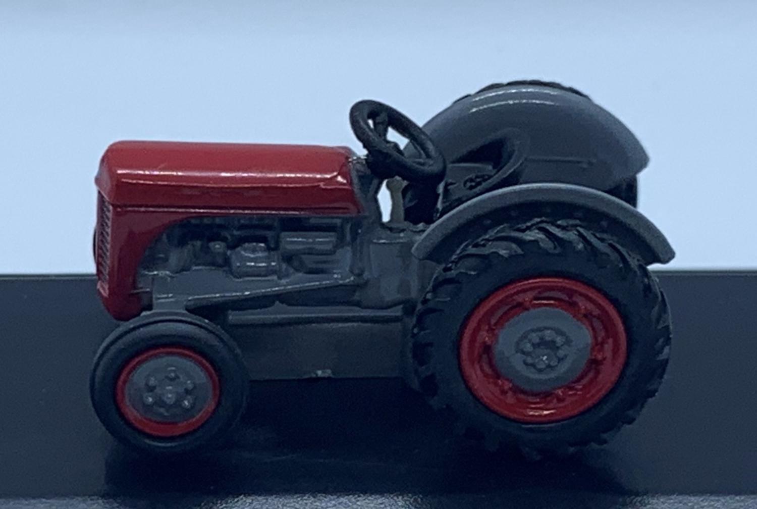 Ferguson TEA Tractor in Red 1:76 scale from Oxford Diecast