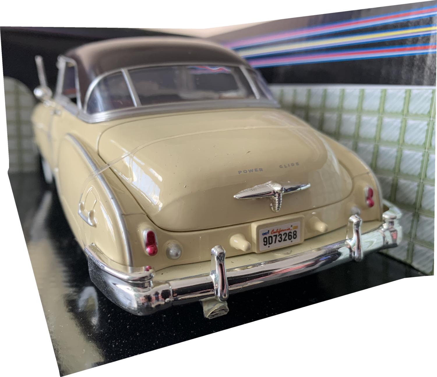 Chevrolet Bel Air 1950 in beige / dark brown 1:24 scale model from Motormax