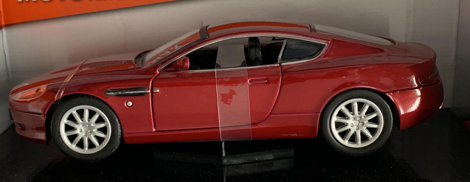 Aston Martin DB9 Coupe in magma red 1:24 scale model from Motormax