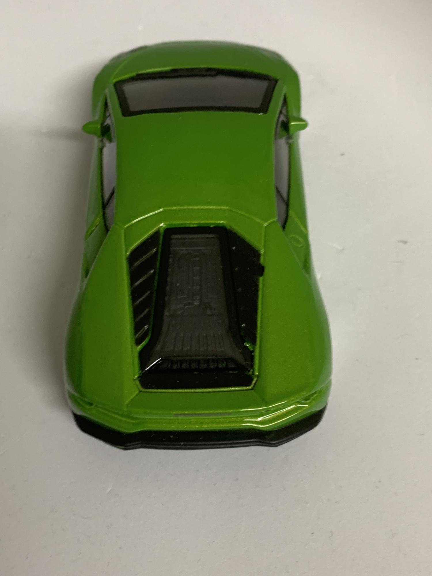 Lamborghini Huracan LP 610-4 2014 in green 1:43 scale model, Bburago, streetfire
