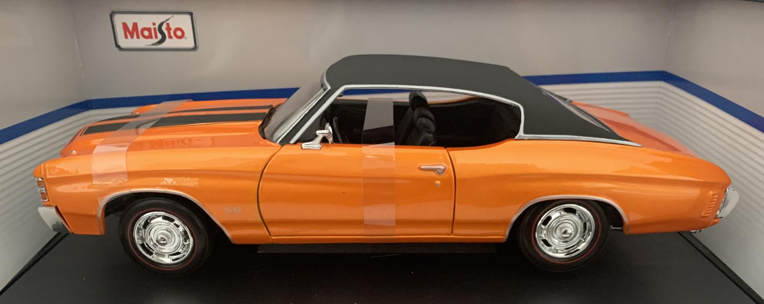 Chevrolet Chevelle SS 454 Sport Coupe 1971 in metallic orange 1:18 scale diecast car model from Maisto