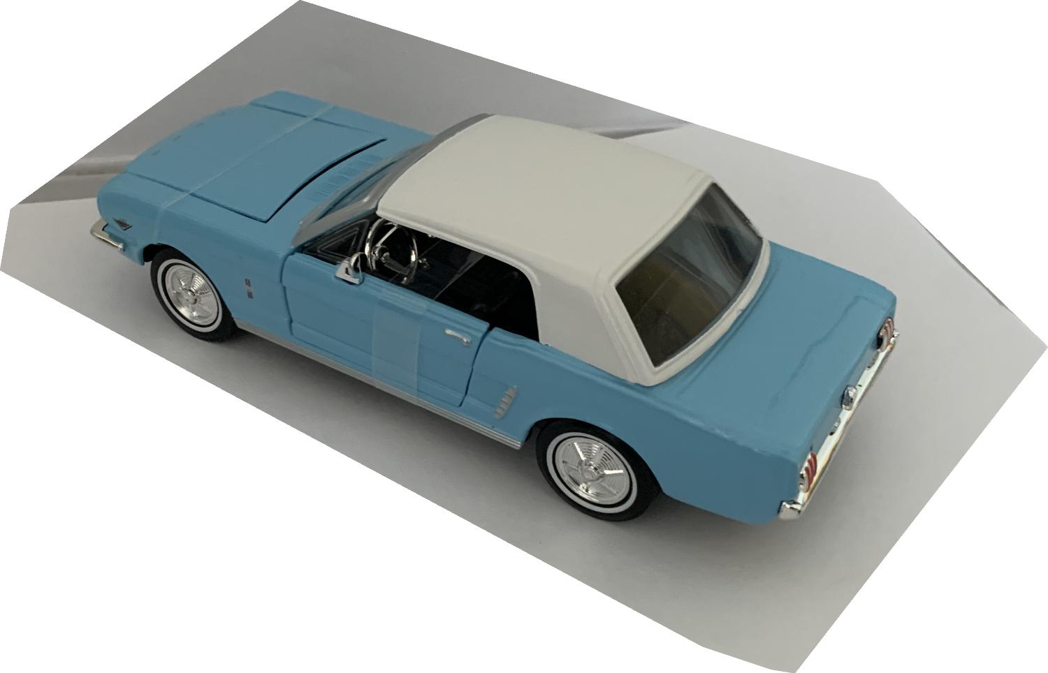 007’s Ford Mustang ½ 1964 in light blue 1:24 scale model from Thunderball 1:24 scale model from Motormax, James Bond 60 Years of Bond