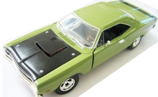 Dodge Coronet Super Bee 1969 in green, 1:24 scale diecast model car  from motor max