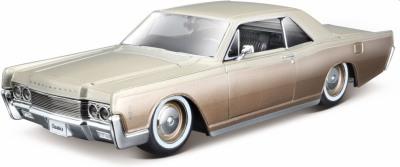 Lincoln Continental in creme/brown 1966, 1:24 scale model from maisto, MAi32531