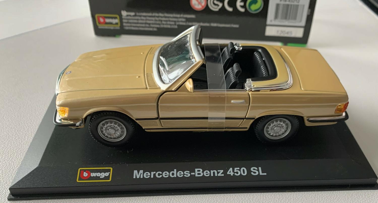 Mercedes Benz 450 SL Cabriolet in gold 1:32 scale model from Bburago