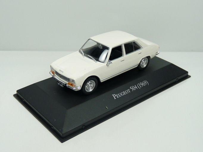 Peugeot 504 1969 in white