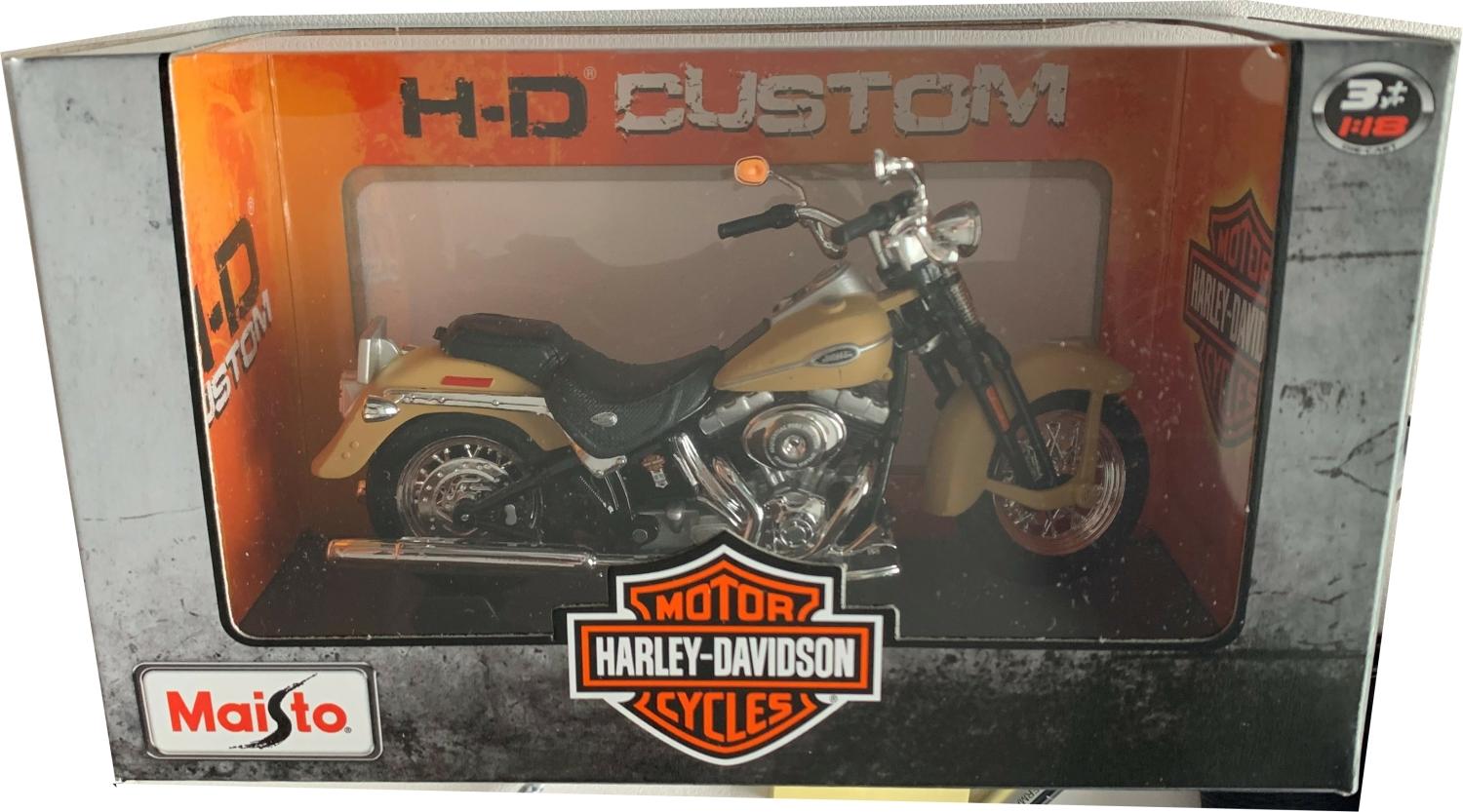 Harley Davidson 2005 FLSTCI softail springer classic in beige 1:18 scale model
