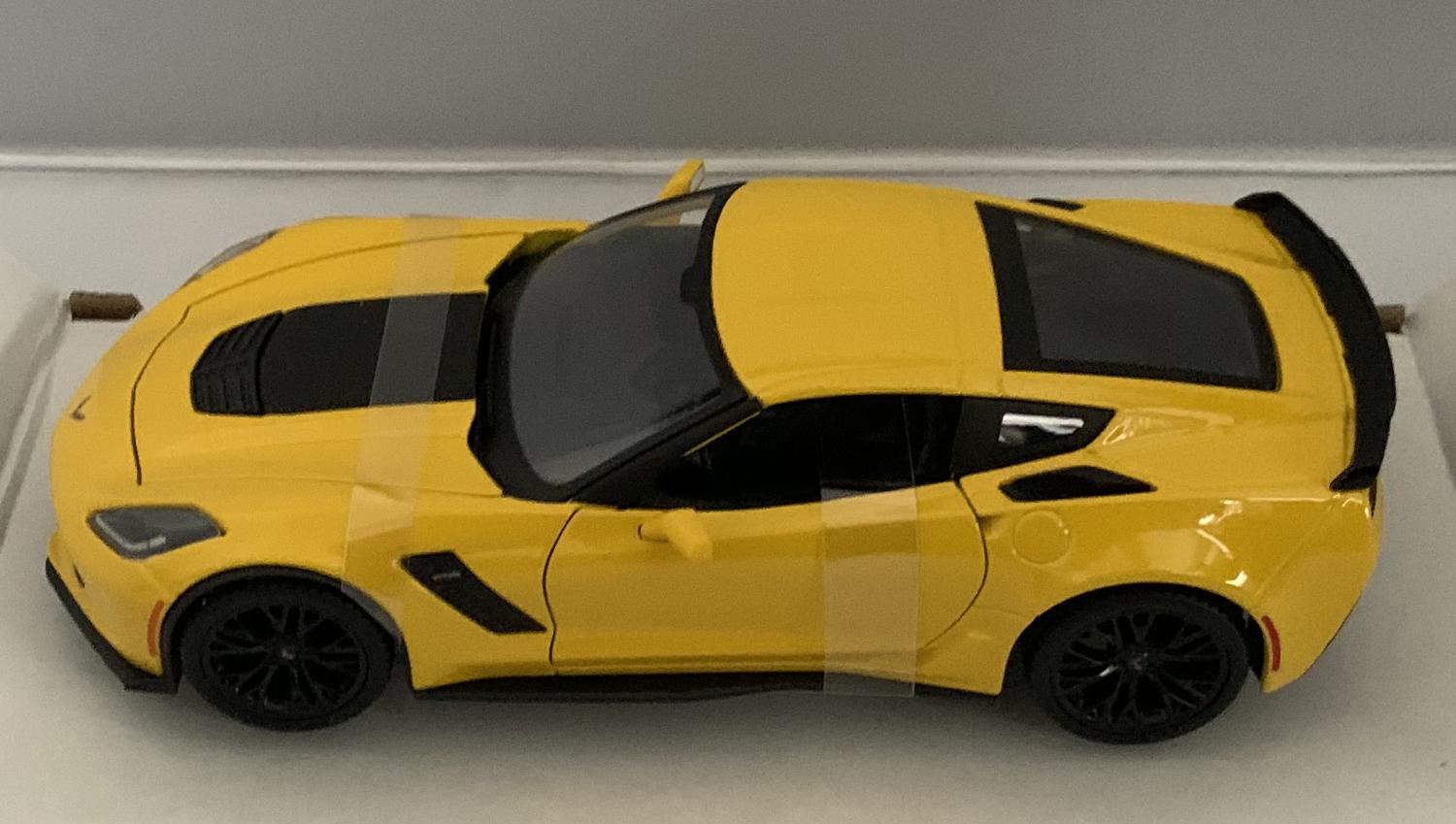 Chevrolet Corvette Z06 2015 in yellow 1:24 scale model from Maisto