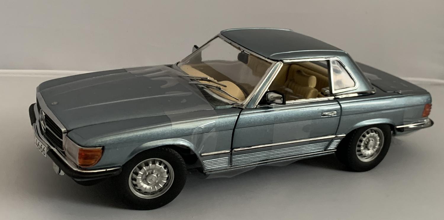 Mercedes Benz Hard Top 350 SL 1977 in blue / grey 1:18 scale model from Sun Star