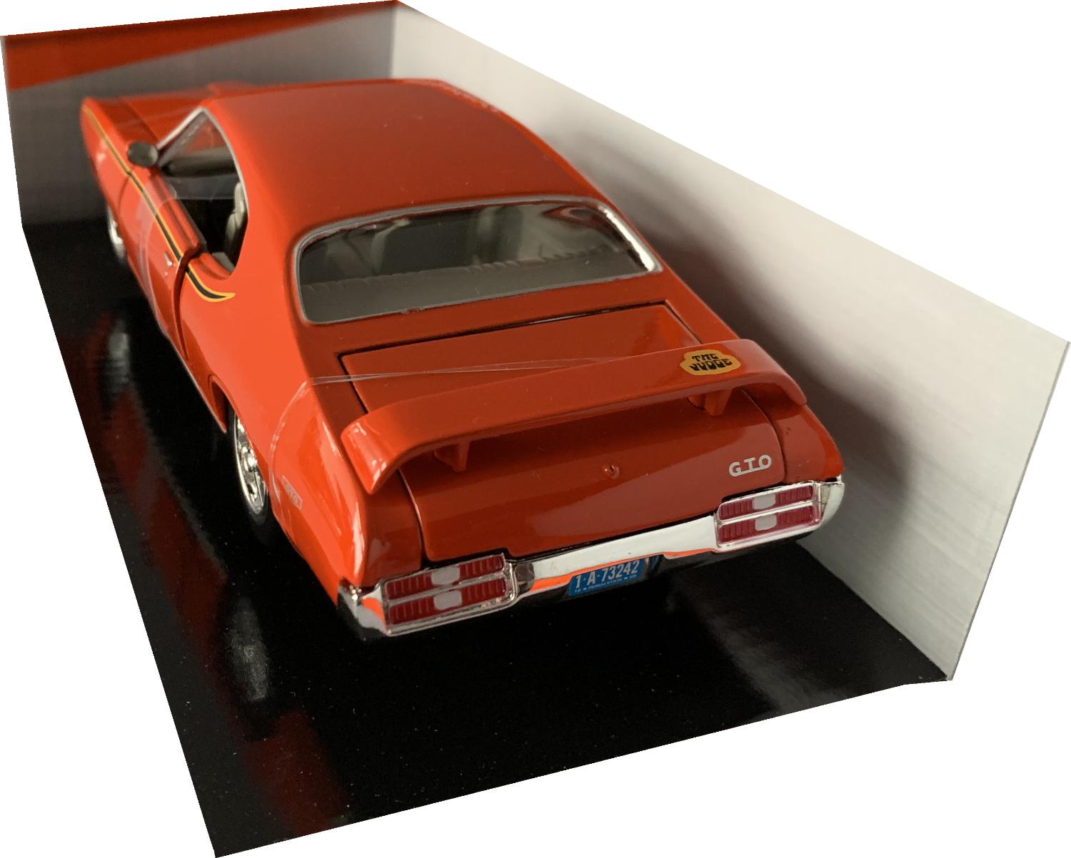 Pontiac GTO Judge 1969 in orange 1:24 scale model from Motormax, MMX73242O