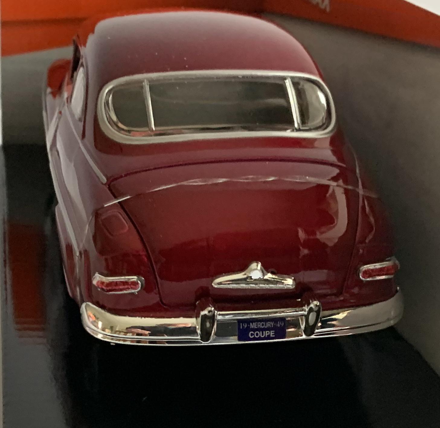 Motormax (Timeless Legends).1:24 scale diecast model of a Mercury coupe from 1949