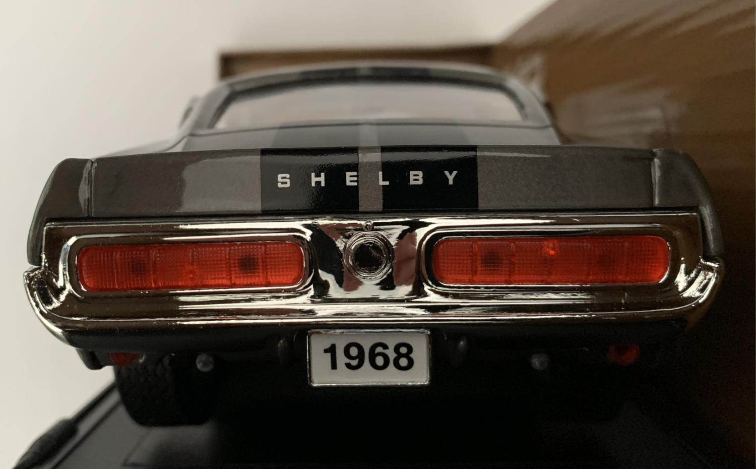 Shelby GT-500KR 1968 in silver (Eleanor) 1:18 scale model from Road Signature Collection
