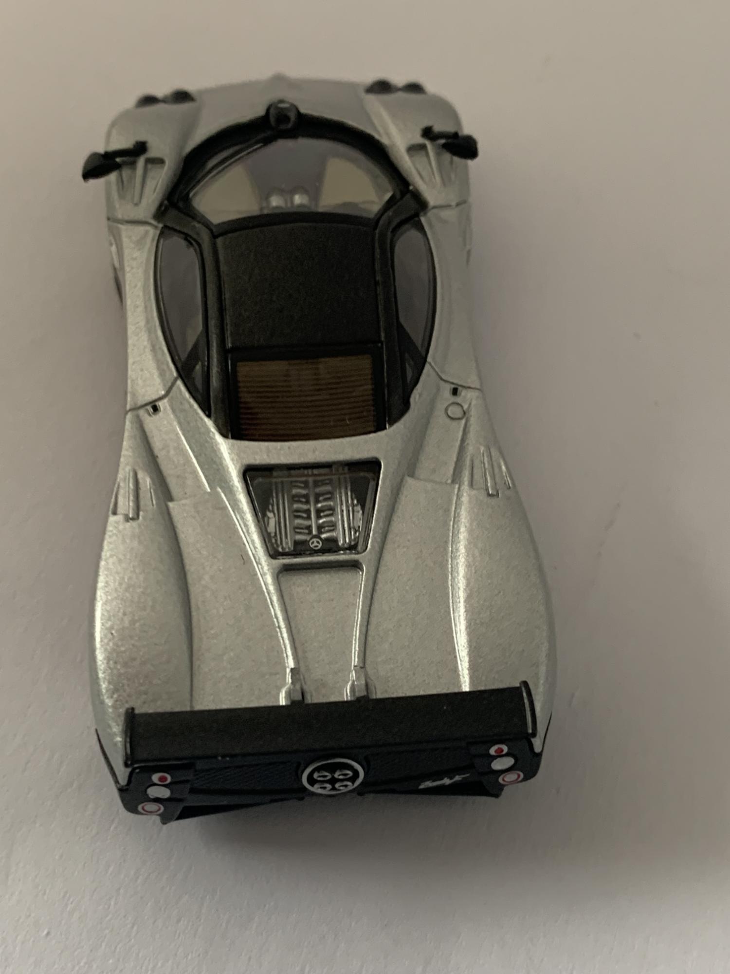 A good reproduction of the Pagani Zonda F  with detail throughout, all authentically recreated. The model is presented in a box, the car is approx. 7 cm long and the box is 10 cm long