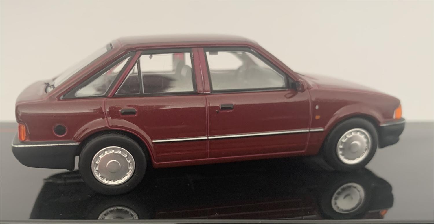 Ford Escort GL mk4 5 door hatchback  1988 in metallic red 1:43 scale model from IXO