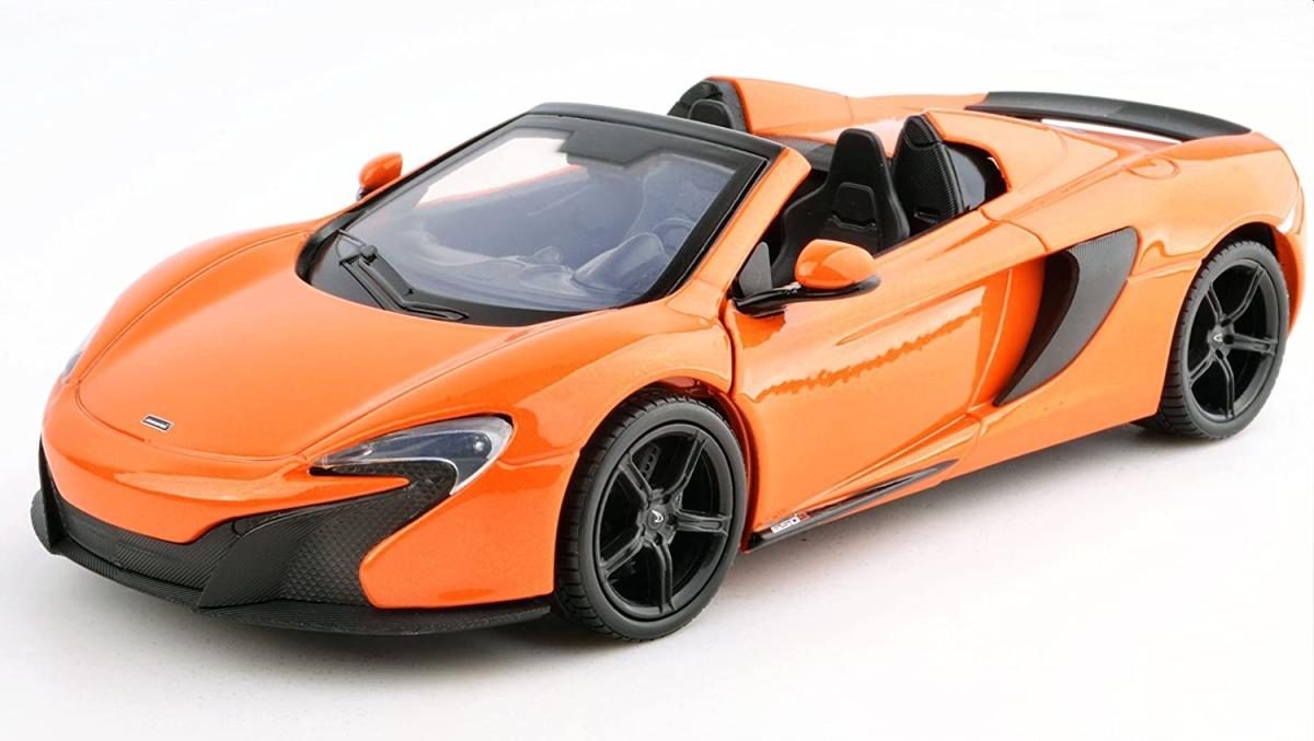 McLaren 650S Spider in metallic orange 1:24 scale model from Motormax, MMX79326O