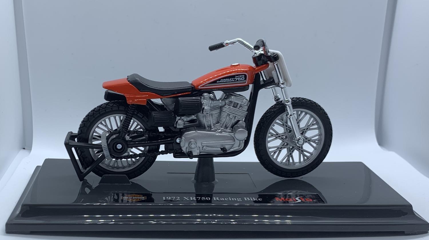 Harley Davidson 1972 XR750 Racing Bike in red 1:18 scale model from Maisto