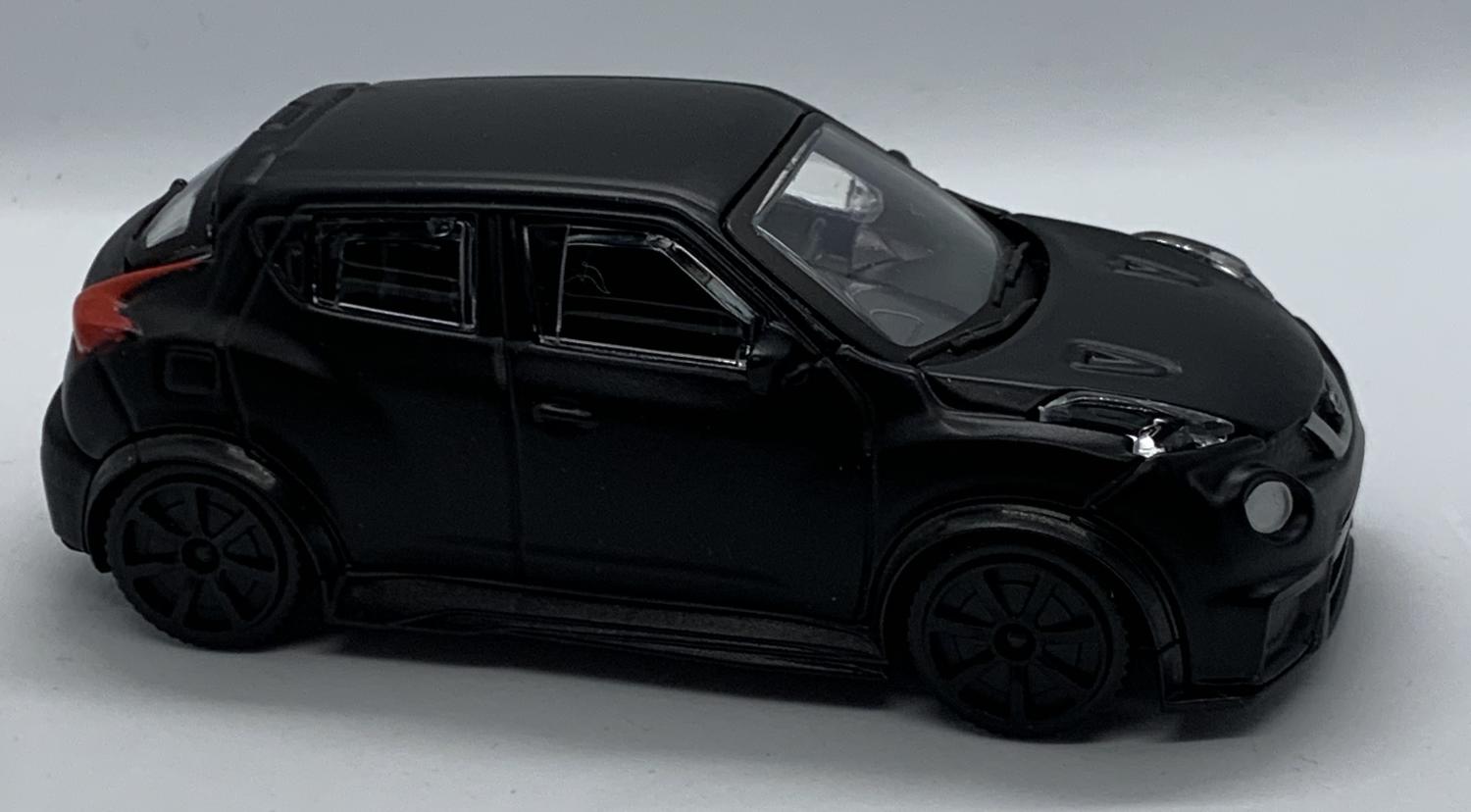 Nissan Juke R in matt black 1:43 scale model from Bburago, streetfire