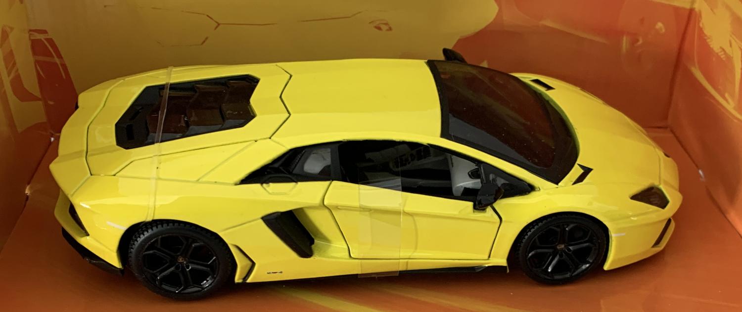 An excellent scale model of a Lamborghini Aventador LP 700-4 ,Maisto Design (Exotics)