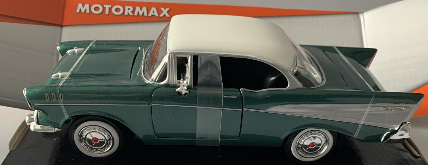 Chevrolet Bel Air 1957 in metallic green with white roof. 1:24 scale model from MotorMax
