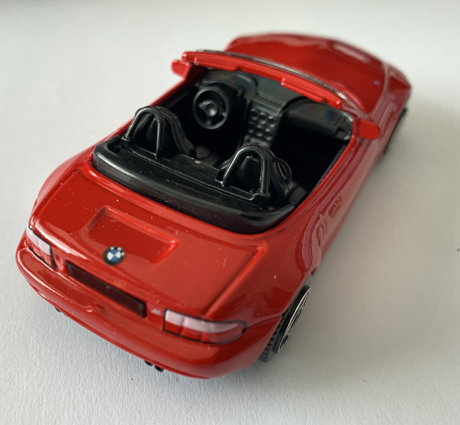 BMW MRoadster in red 1:43 scale model from Bburago, streetfire