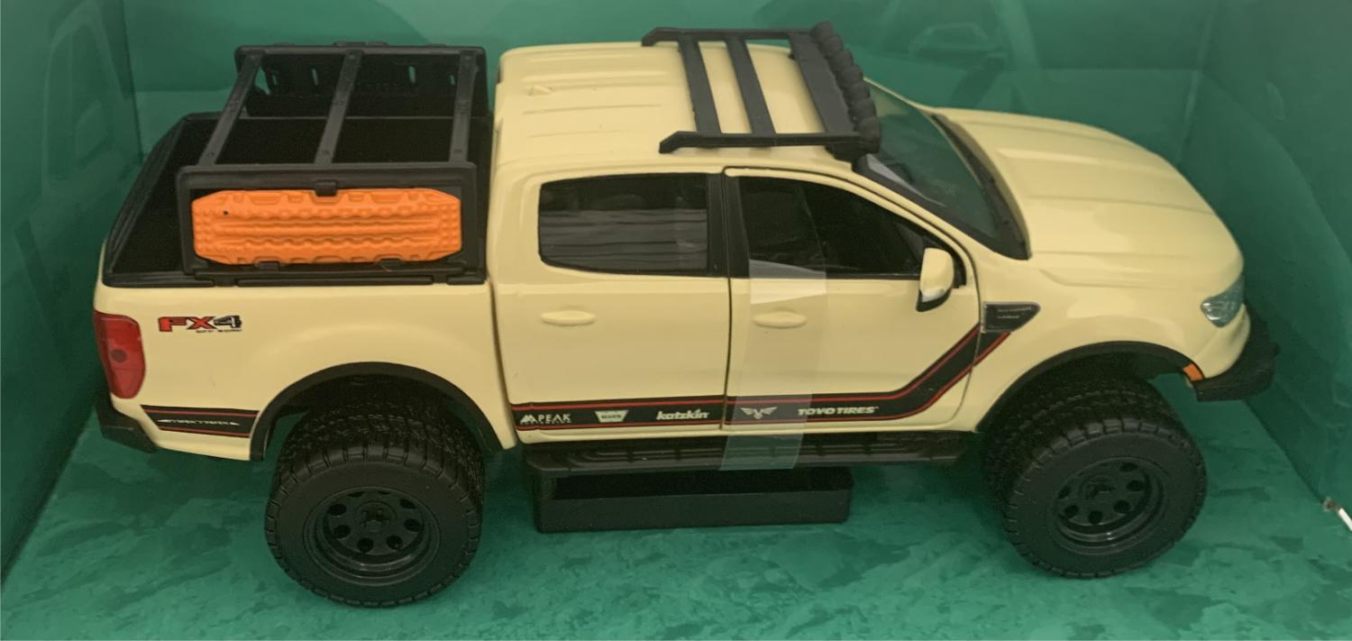 Ford Ranger 2019 in beige 1:27 scale diecast crewcab pickup model from Maisto Design (Off Road)