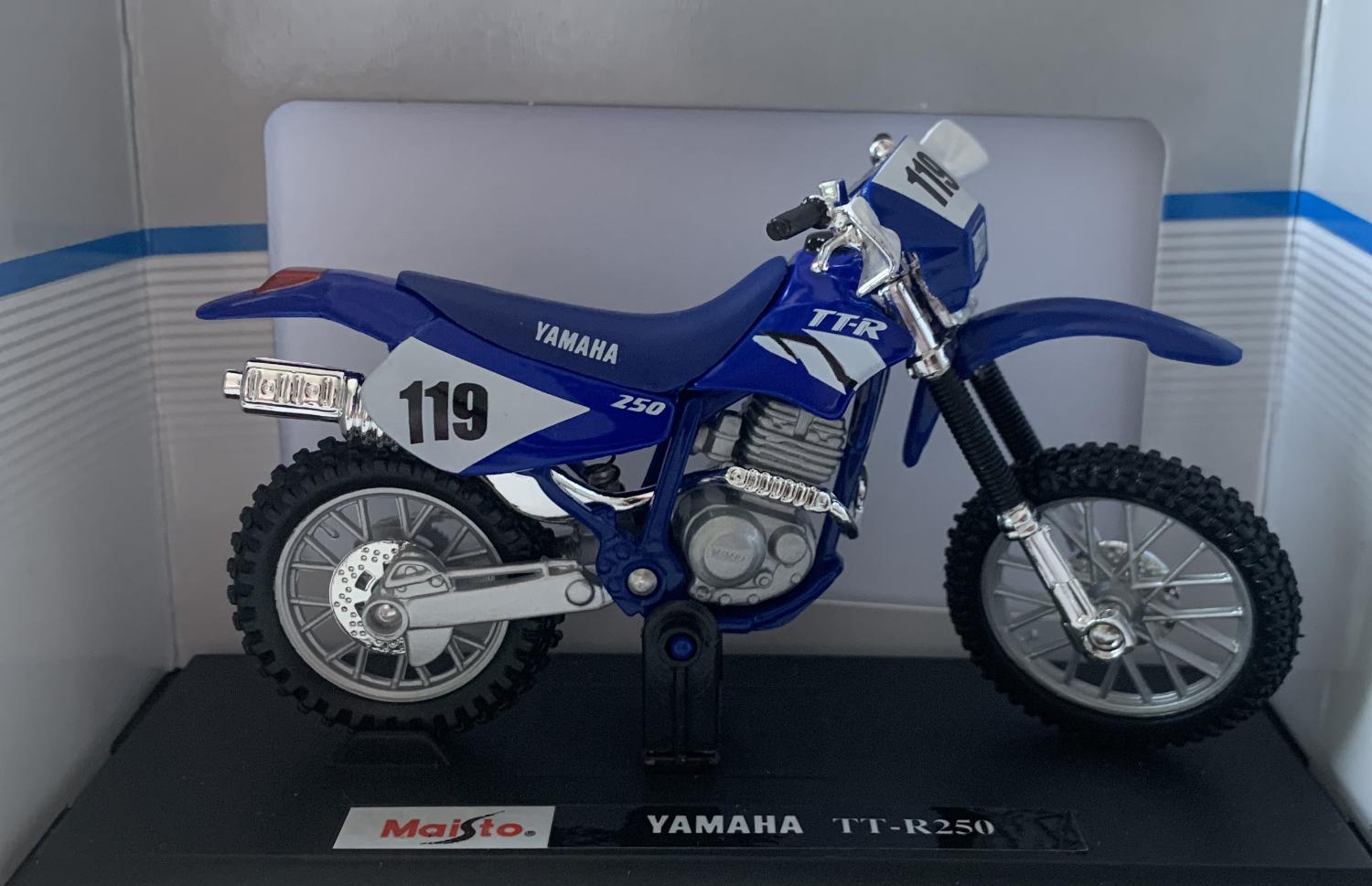 Yamaha TT-R250 in blue 1:18 scale from Maisto