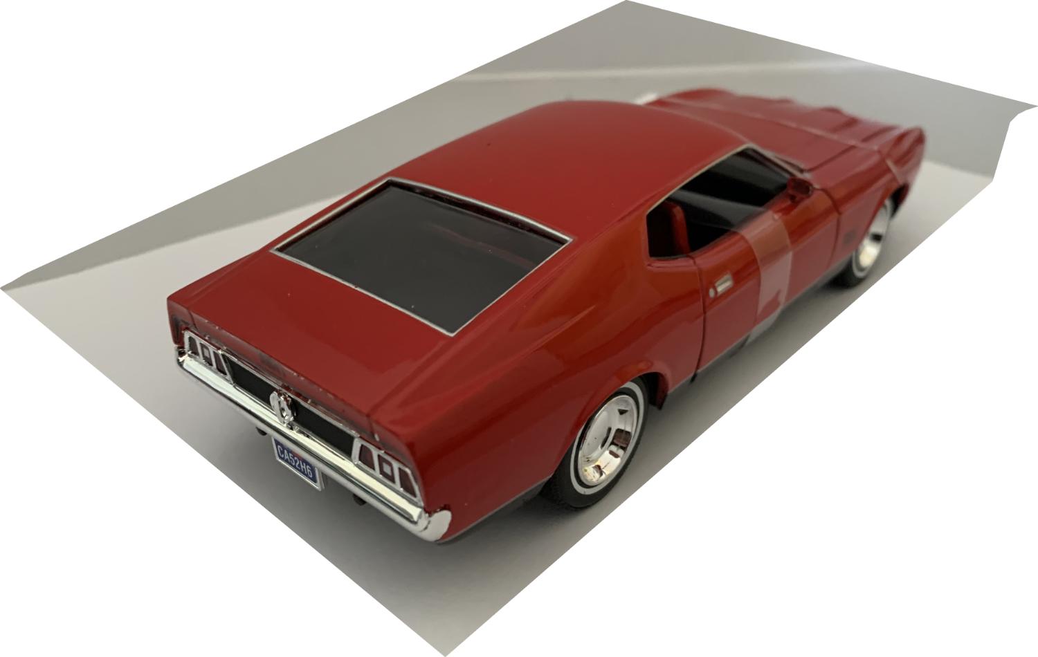 A good reproduction of the Ford Mustang Mach 1 with detail throughout, all authentically recreated.      The model is presented James Bond 007 60 Years of Bond window display box, the car is approx. 20 cm long and the presentation box is 24.5 cm