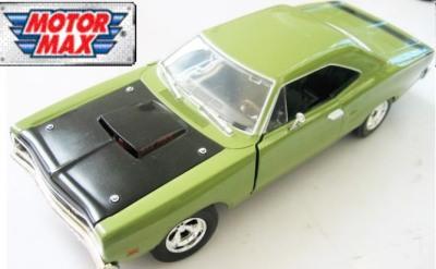 Dodge Coronet Super Bee 1969 in green, 1:24 scale diecast model car  from motor max
