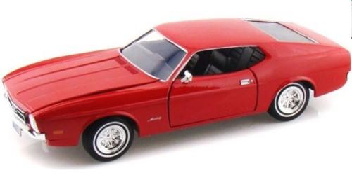 Ford Mustang Sportsroof 1971 in red 1:24 scale model from motor max