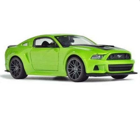 Ford Mustang Street Racer 2014 in metallic green 1:24 scale model from Maisto