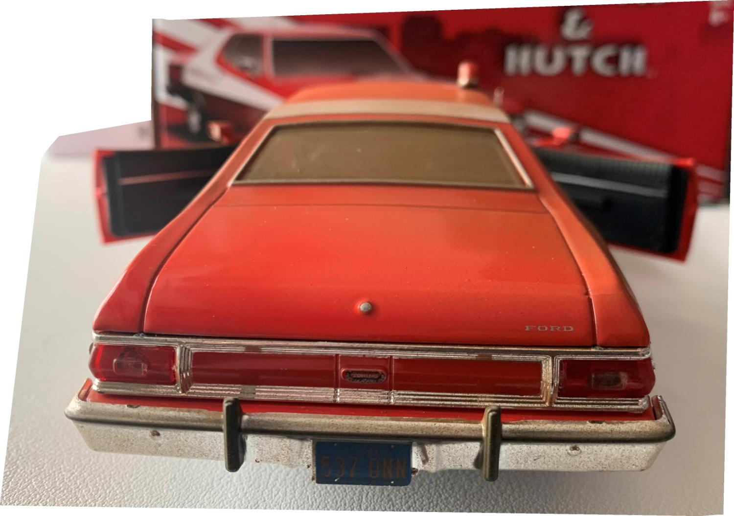 Starsky and Hutch Ford Gran Torino 1976 Weathered Version in red / white 1:24 scale model from Greenlight, limited edition model