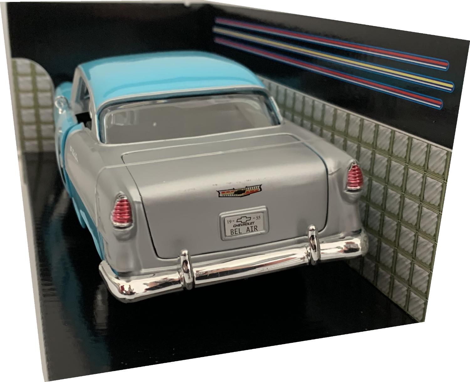 Chevrolet Bel Air Hard Top 1955 in blue and silver 1:24 scale model from Motormax