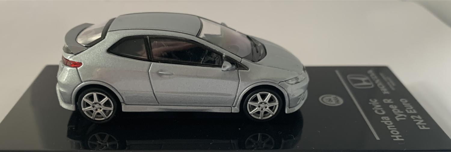 Honda Civic Type R FN2 Euro 2007  in alabaster silver metallic 1:64 scale model from Paragon Models