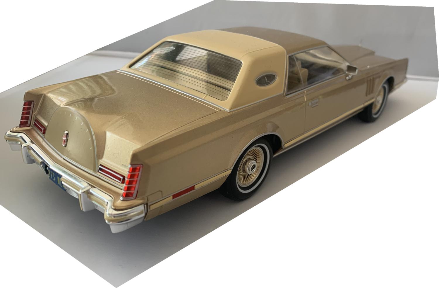 Lincoln Continental mk5 1977 in gold 1:18 scale model from Model Car Group, 18216