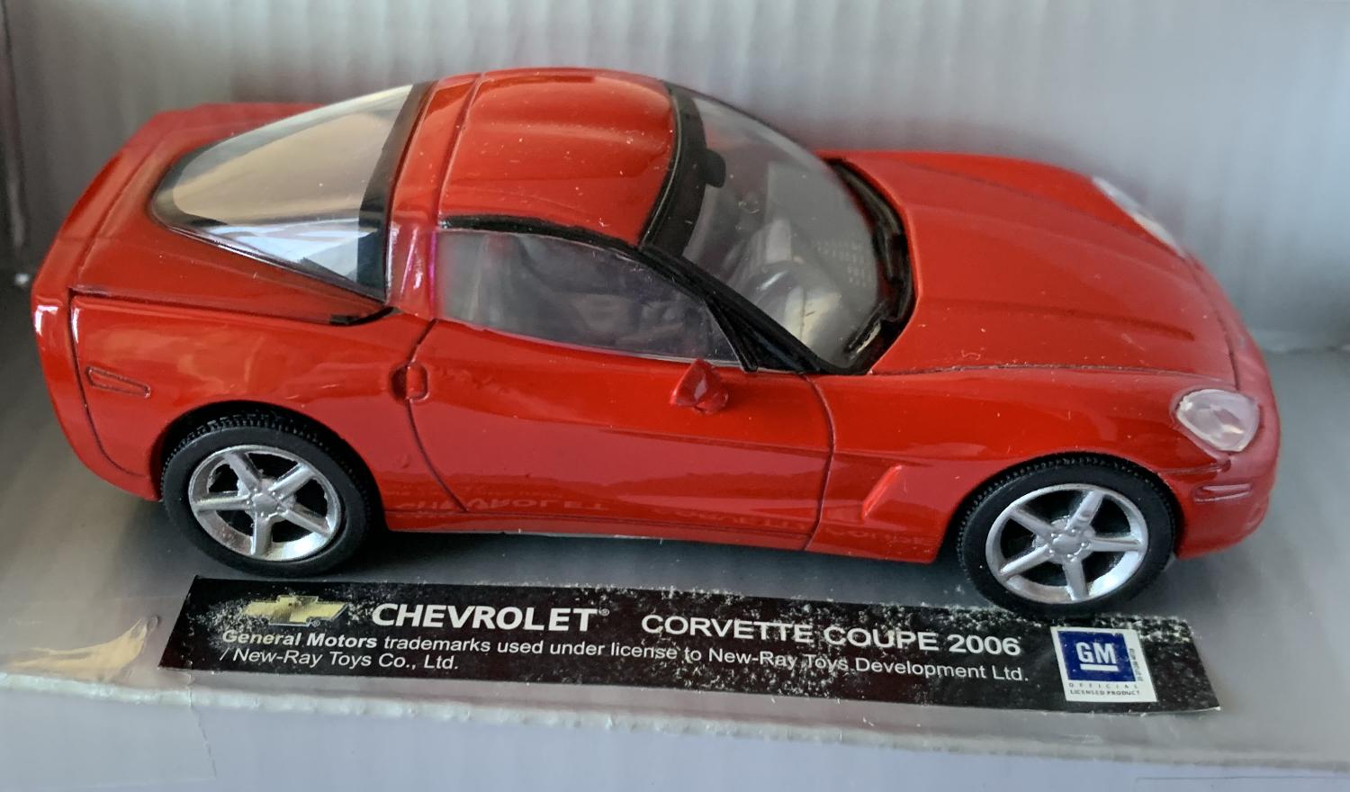 Chevrolet Corvette Coupe 2006 in red 1:43 scale diecast car model from NewRay, 19193A