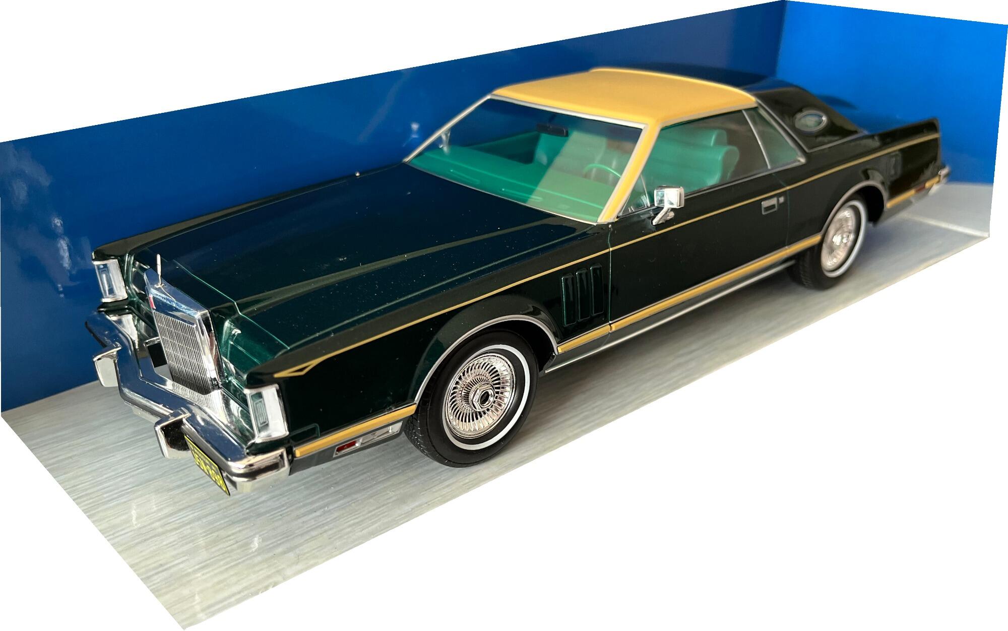 Lincoln Continental mk5 1978 in dark green, 118 scale diecast car
