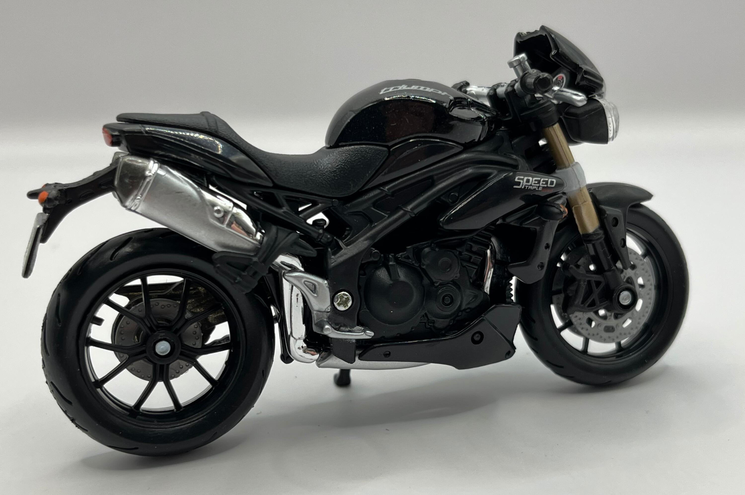 Triumph Speed Triple 2011 in black, 118 scale motorbike model from