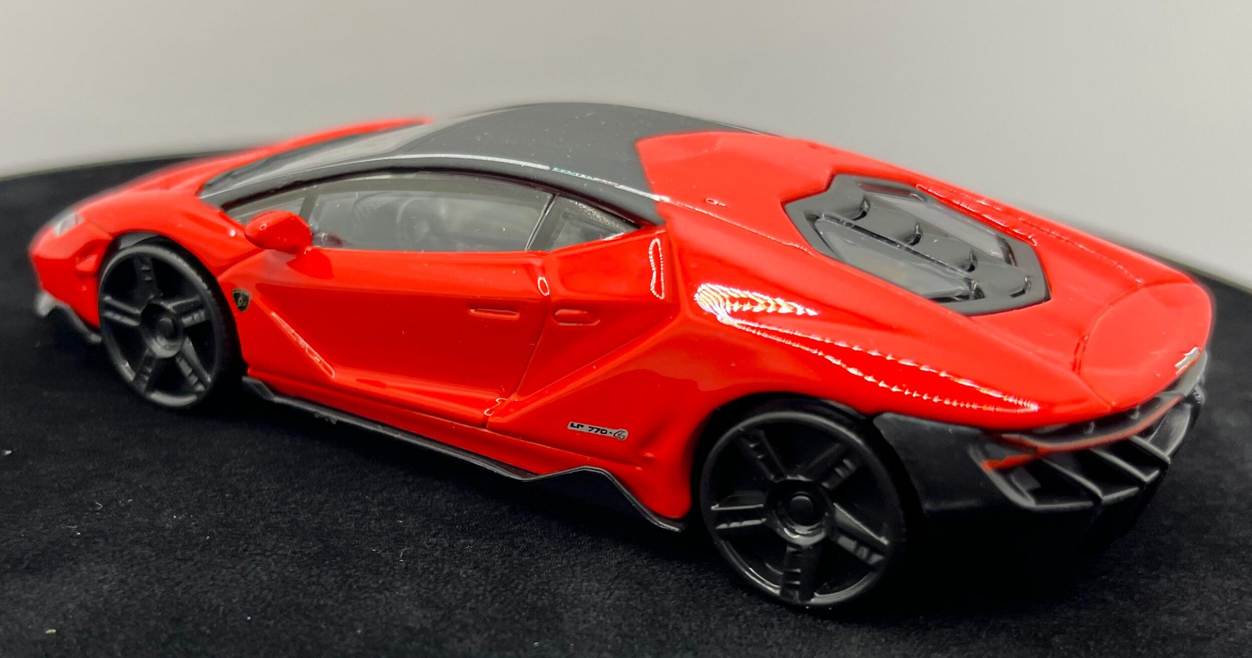 Lamborghini Centenario LP770-4 in Red 2016, 1:43 scale supercar model car from Bburago, 18-30382R