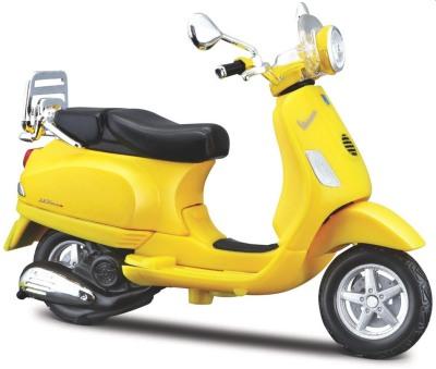 2013 Vespa LXV in yellow, 1:18 scale model from Maisto