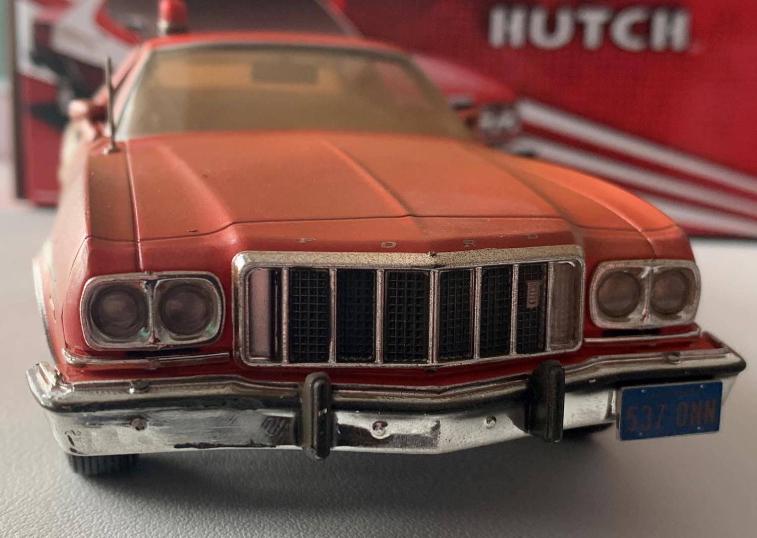Starsky and Hutch Ford Gran Torino 1976 Weathered Version in red / white 1:24 scale model from Greenlight