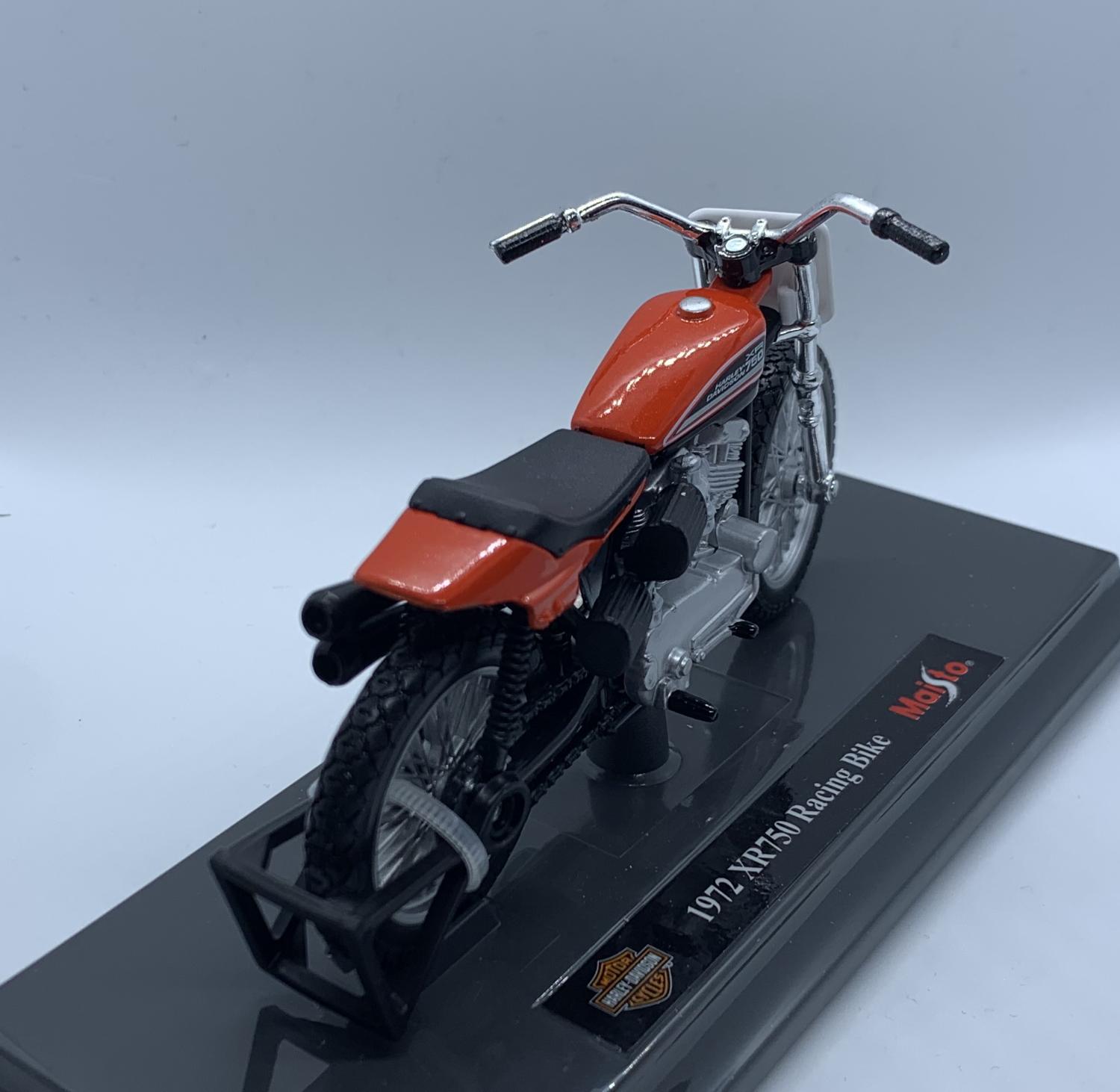 Harley Davidson 1972 XR750 Racing Bike in red 1:18 scale model from Maisto