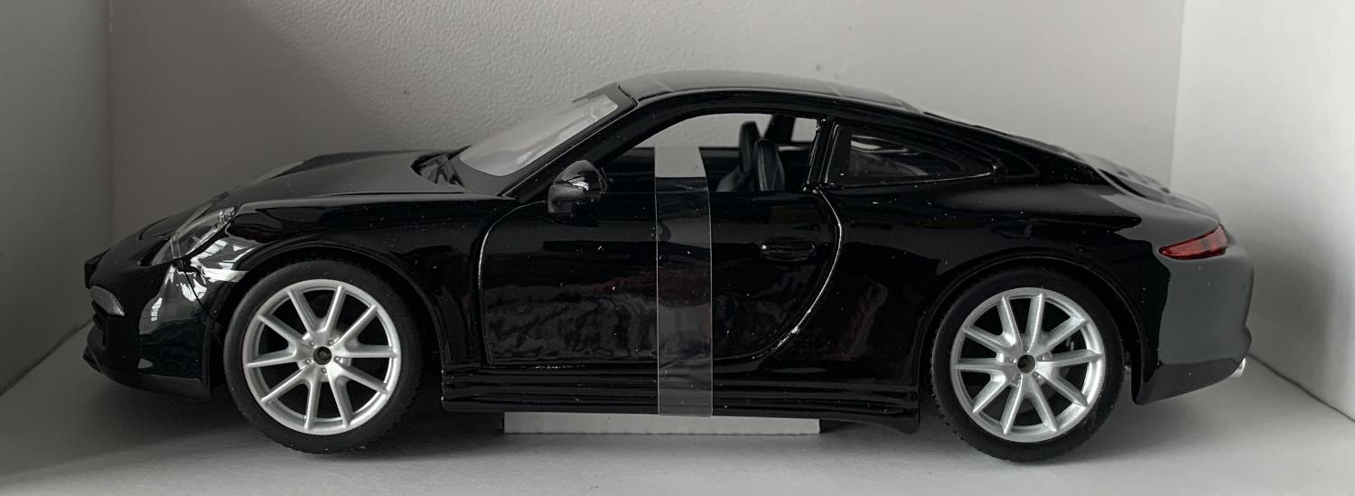 Porsche 911 Carrera S in black 1:24 scale model from Bburago