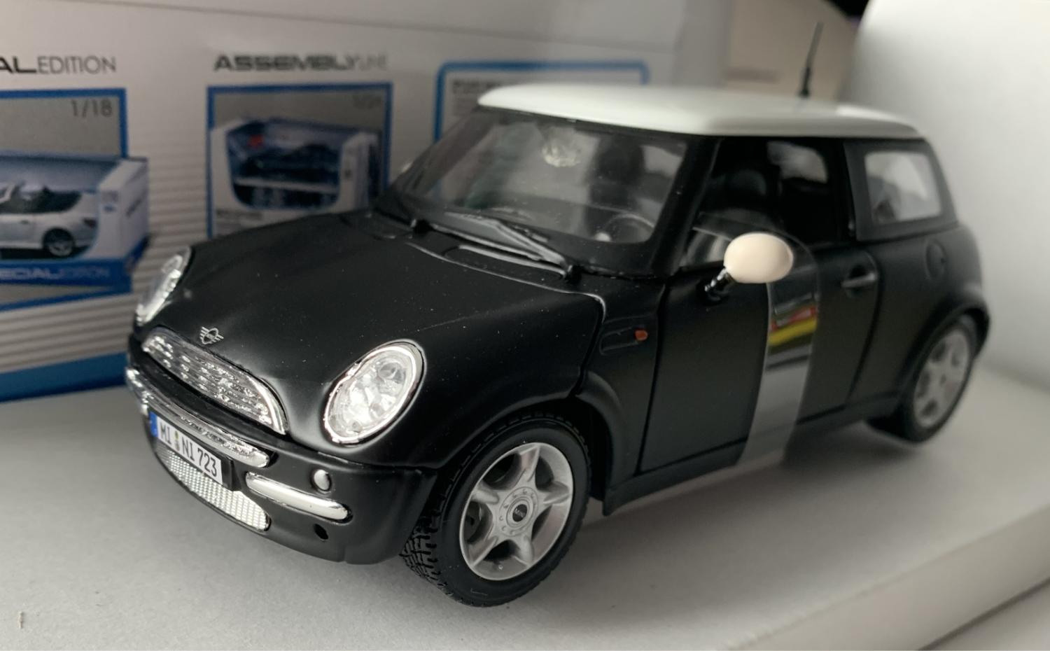 Mini Cooper in matt black 1:24 scale model from Maisto