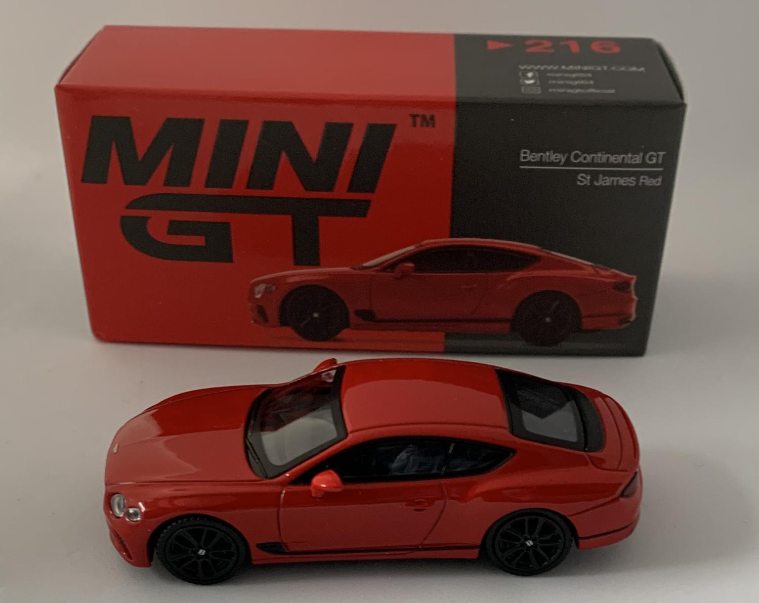 A good reproduction of the Bentley Continental GT with detail throughout, all authentically recreated. The model is presented in a box, the car is approx. 7.5 cm long and the box is 10 cm long